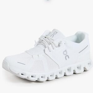 NWT On Women's Cloud 5 Sneakers